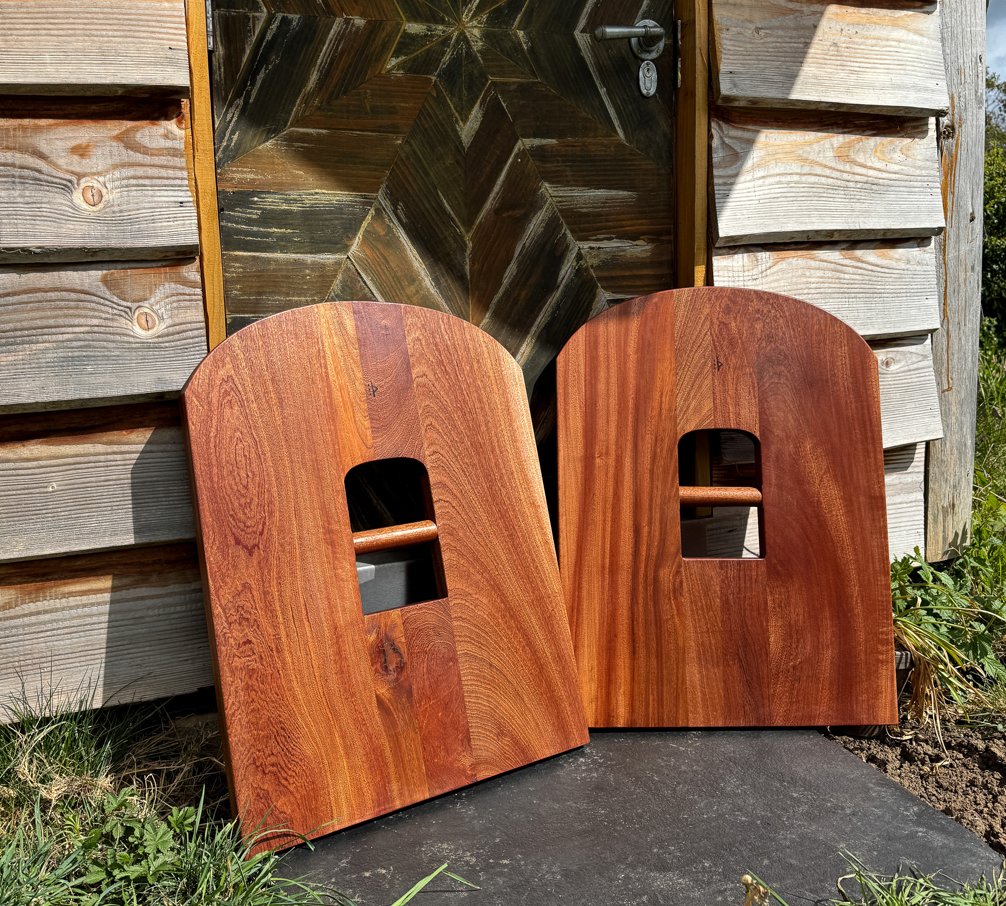 pair-of-persian-sang-shields-in-garden